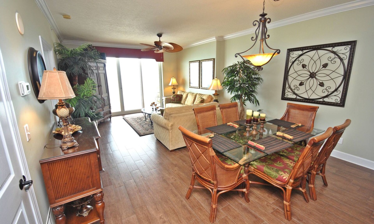 Long Beach Condo | Luxurious Getaway In The Heart Of Panama City Beach