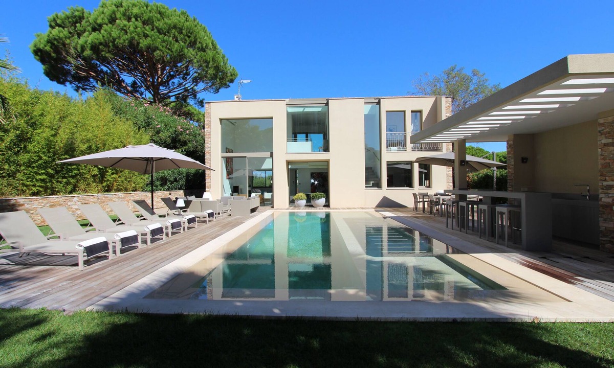 Saint-Tropez City Centre Villa | Luxury Contemporary Villa with a unique and quiet location in the village