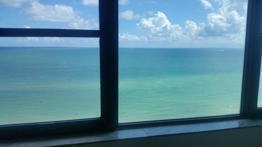 Mid Beach Apartment | Miami Beach Suncoast Apartment III