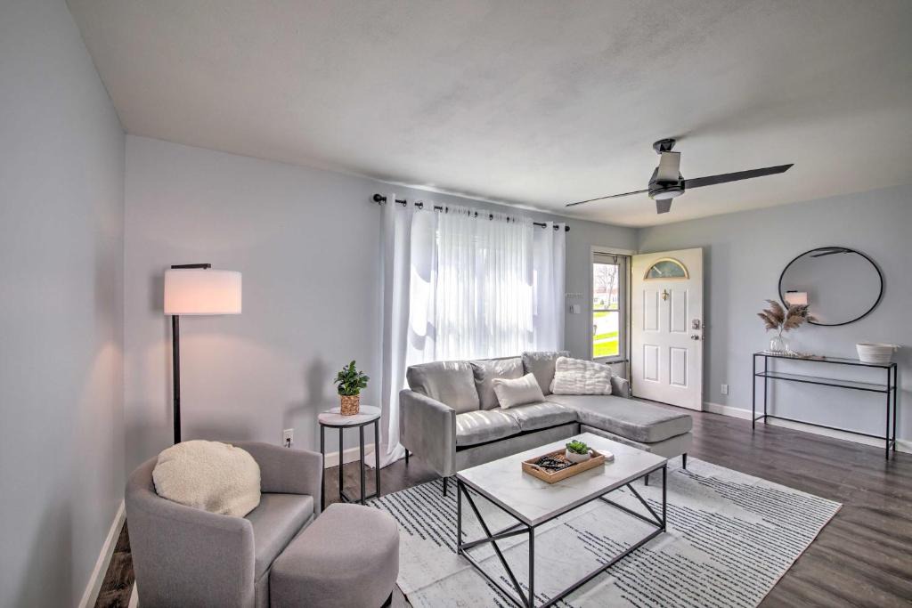 Fort Wayne House | Modern Fort Wayne Home with Yard - 3 Mi to Dtwn