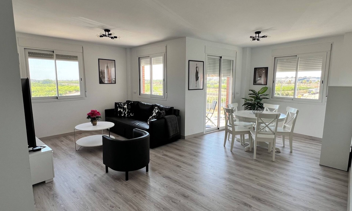 Puzol Apartment | Modern, Spacious 3BD/2BA Apt, 15 Mins to Valencia, WiFi, AC, Parking, Elevator