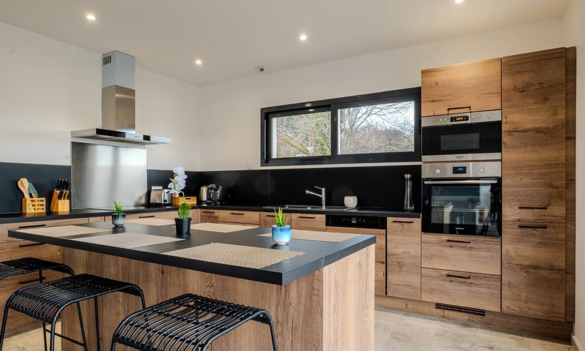 Corent Villa | Modern villa with whirlpool bath