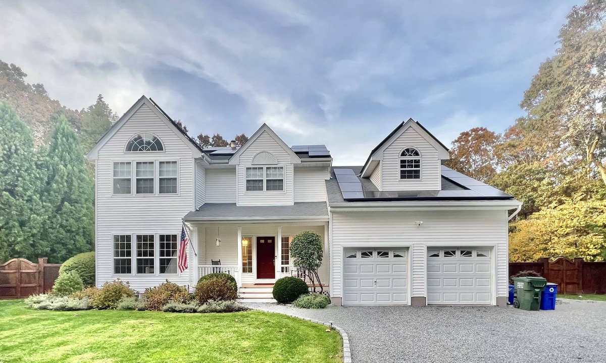Westhampton House | NEW DECK! Private 1 Acre Family Friendly Home - Heated Pool, Home Office & Gym