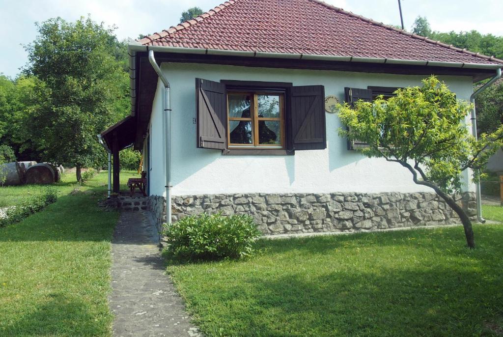 Szecseny Apartment | Orgona Ház