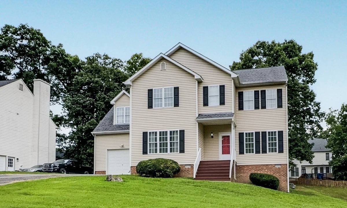 Chester House | Perfect for Extended Stays! Pets Welcome!