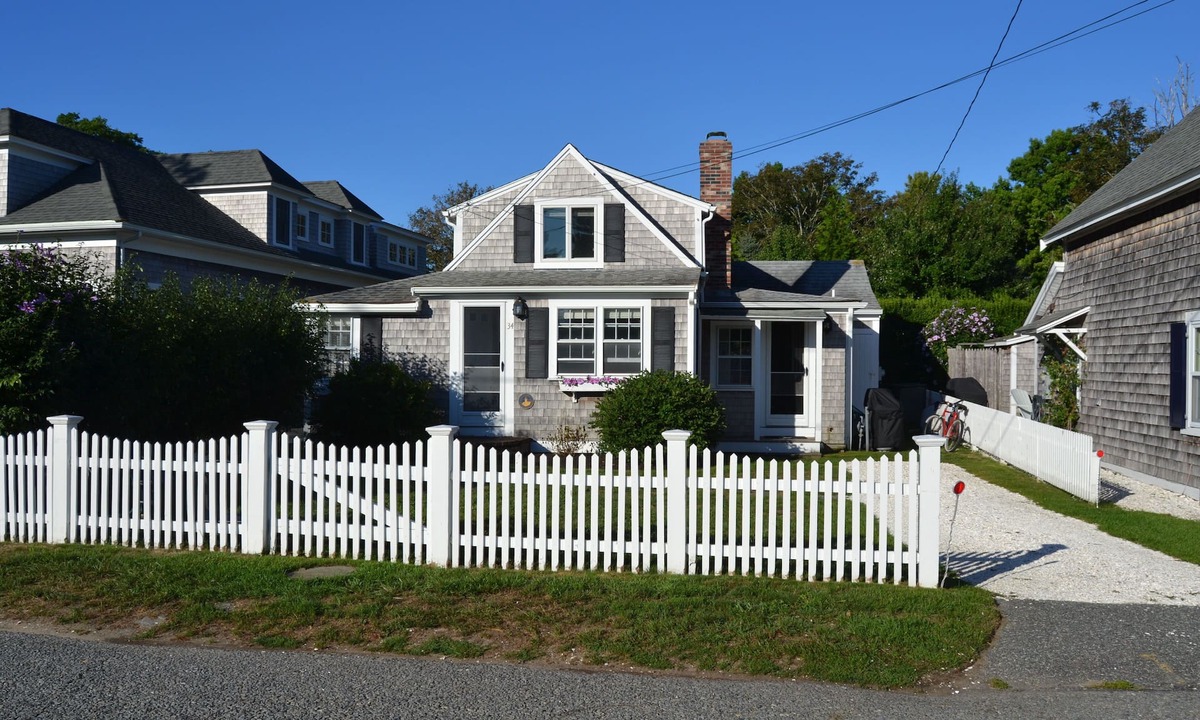 Chatham House | Quaint & Cozy Downtown Chatham Home, Walk to Town and Beaches