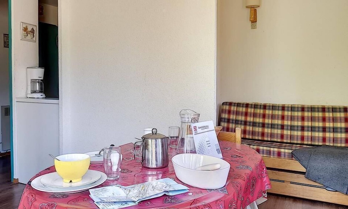 Les Bruyeres Apartment | Resort center, 5th floor, balcony, tv, 32m², Les Menuires