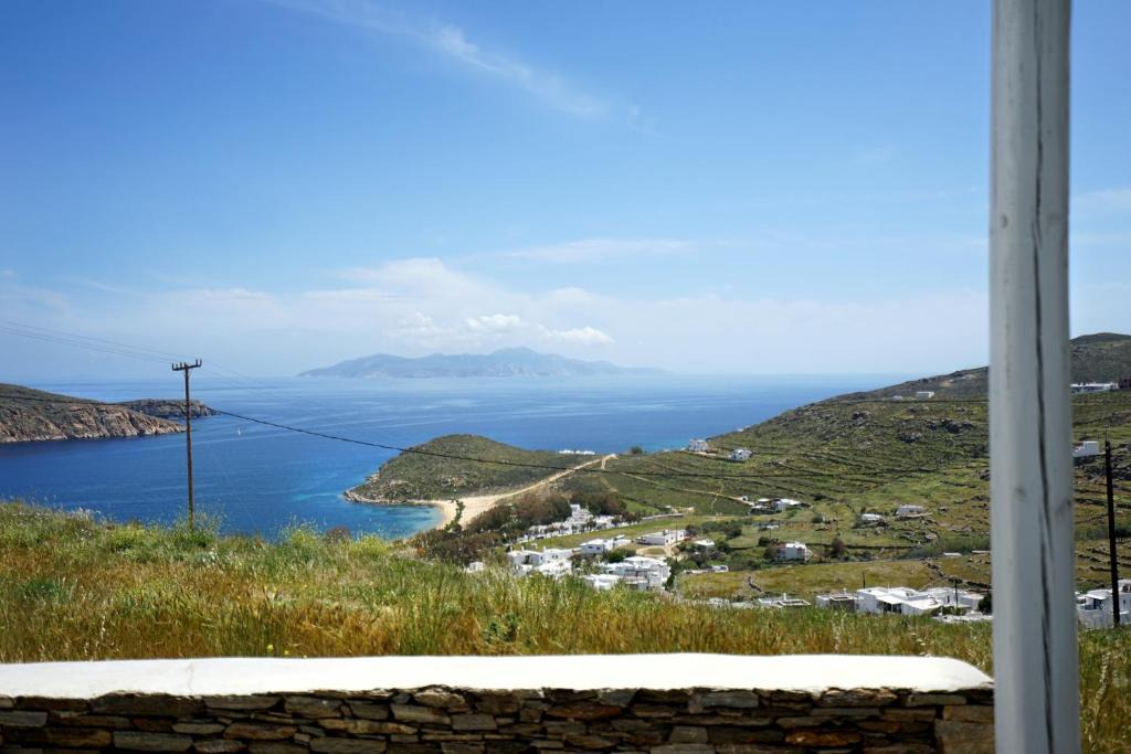Livadi House | Serifos cozy home with a view