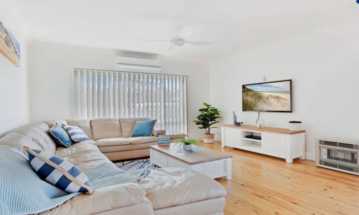 Callala Beach House | Sienna by the Sea – a two-minute walk to Callala Beach
