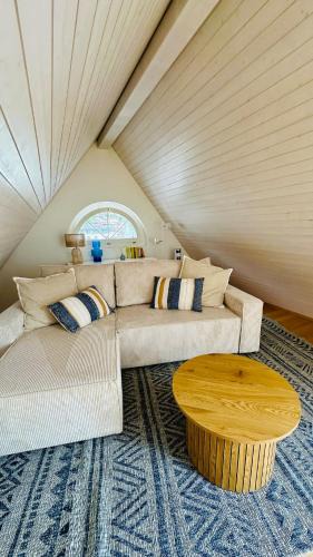 Kuessnacht Apartment | SOLUNA STAY I Penthouse lake view I 20 Min to Luzern I Kidsfriendly I Self-check-in I WIFI I Ski I Free Parking
