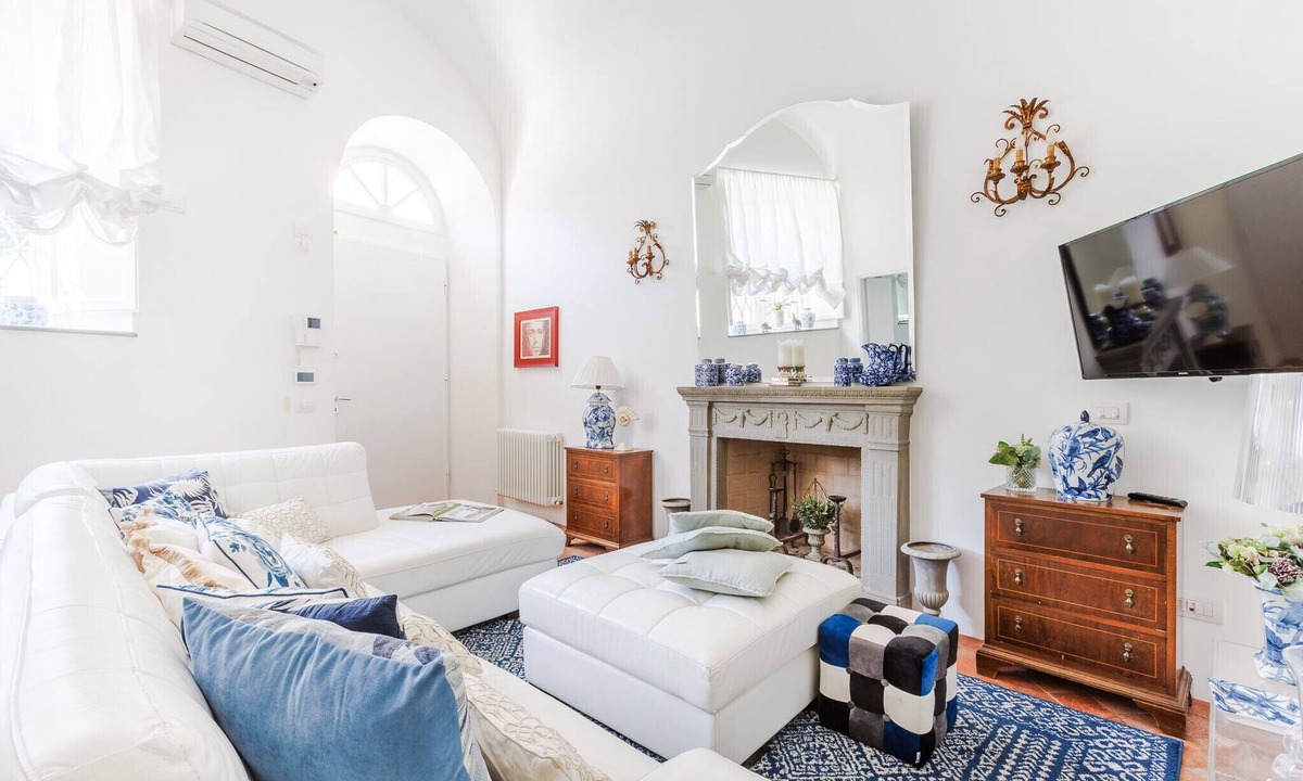 Lucca Historical Center Apartment | Spacious Ground Floor Apartment with Private Garden Inside the Walls of Lucca