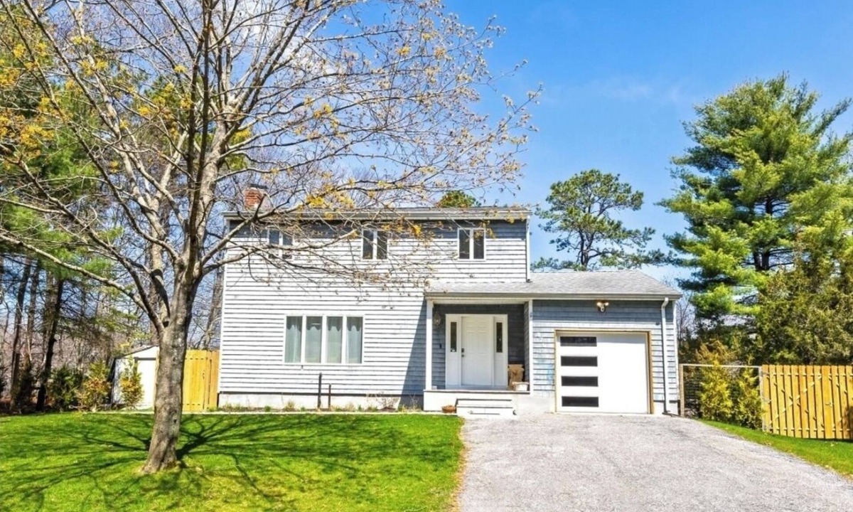 Riverhead House | Spacious multiples bedroom house in enchanting Calverton with WiFi, AC