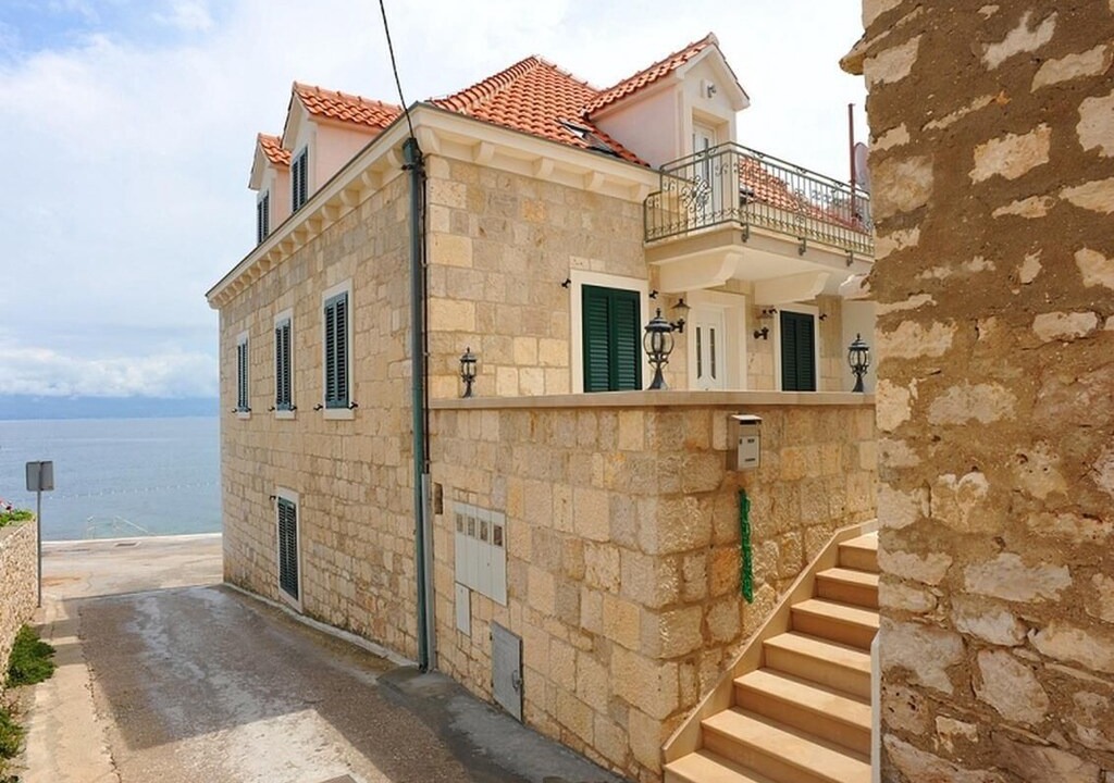 Sutivan Apartment | Studio flat near beach Sutivan, Brač (AS-17796-c)