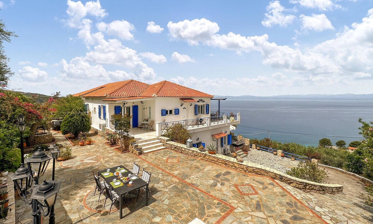 Pigadia House | Stunning home in Mantineia Messinia