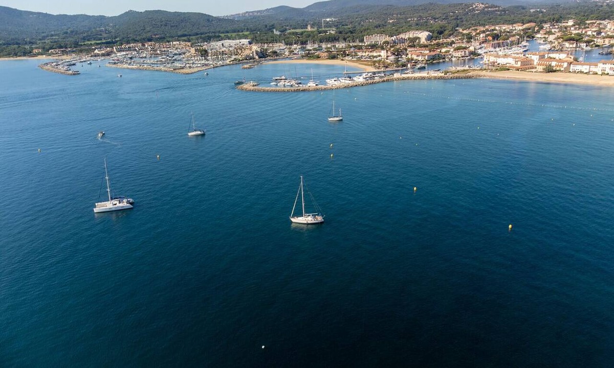 Port Grimaud Boat Rental | Sun-Kissed Sailing Adventure in Provence-Alpes-Côte d'Azur