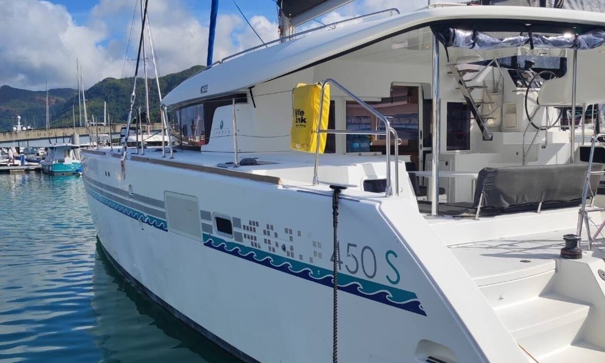 Eden Island Boat Rental | Sun-Kissed Sailing Adventure in Isla de Mahe, Seychelles