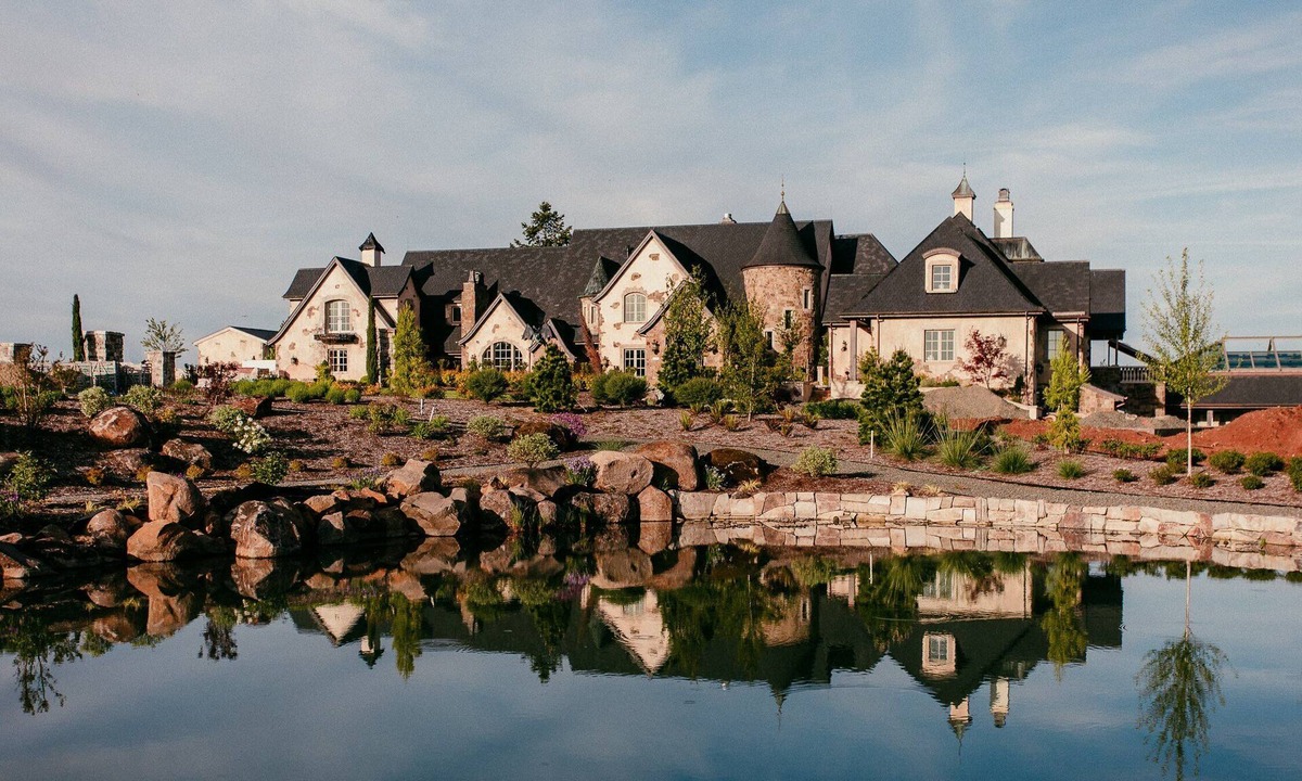 Carver Other | The Chateau de Lis - A Luxury Old World Resort