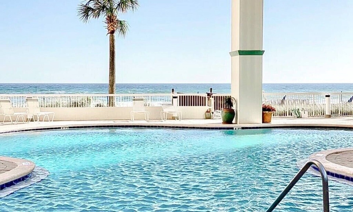 Miramar Beach Condo | 🏝Updated BEACHFRONT Condo - Beach Chair Service Included (Mar-Oct) Sleeps 6!🏖
