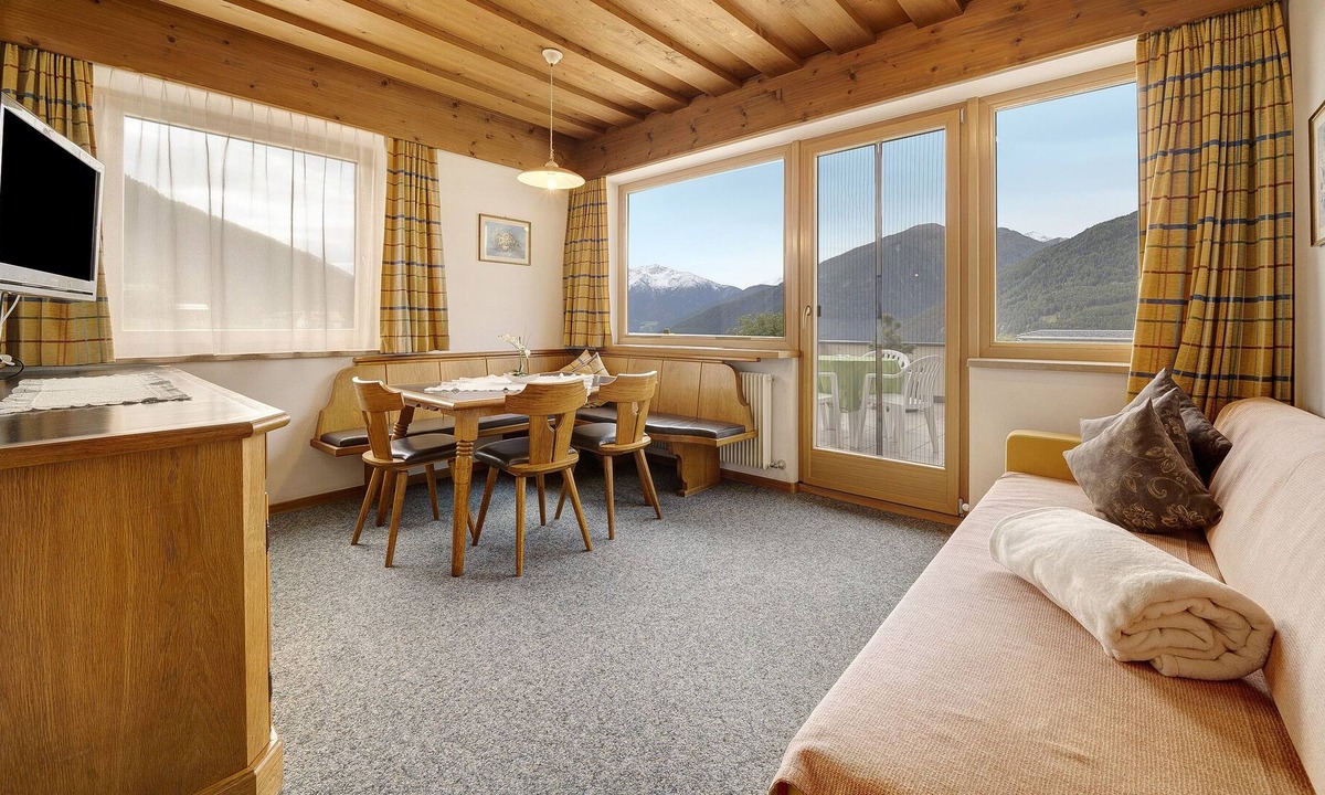 Burgusio Apartment | Vacation Apartment "Sonnenhof Sonngarten" with Mountain View & BBQ