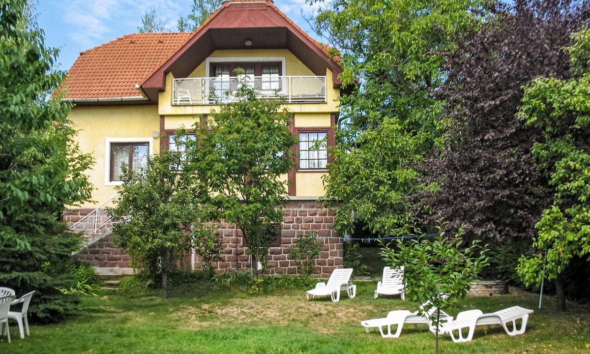 Balatonalmadi House | Vacation home Csonka by Interhome