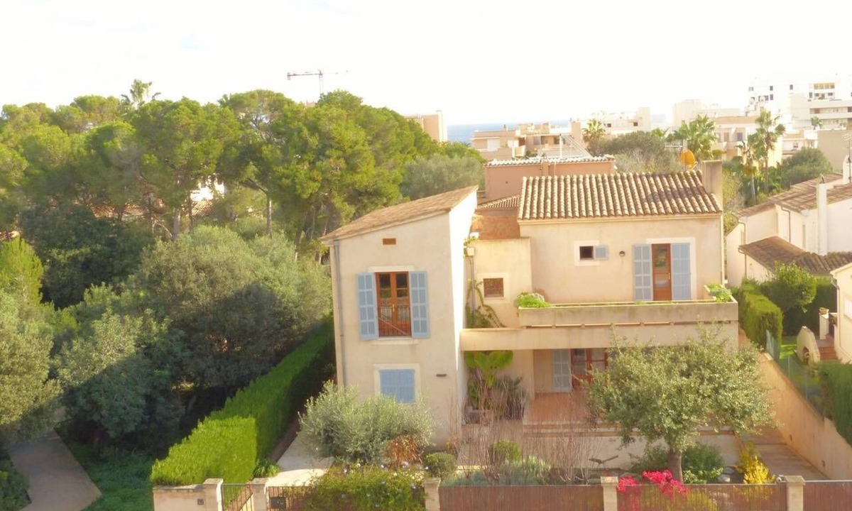 Cala Bona Ski Chalet | Villa Azalea: large house perfect for families or groups up to 6 people.