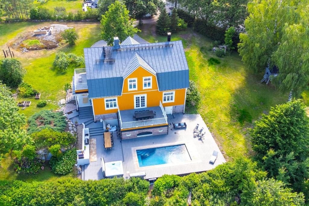 Degerby Villa | Villa Degerby - 330m2 Lux Manor w/Heated Pool, Spa