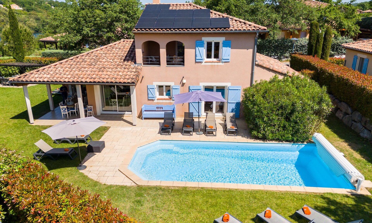 Vallon-Pont-d'Arc Villa | Villa for 10 people with air conditioning, near the river