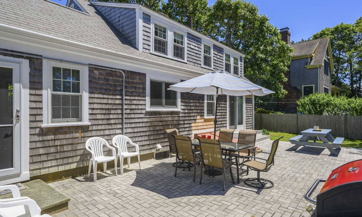 Harwich Port House | Walk to association beach and town, AC, WiFi