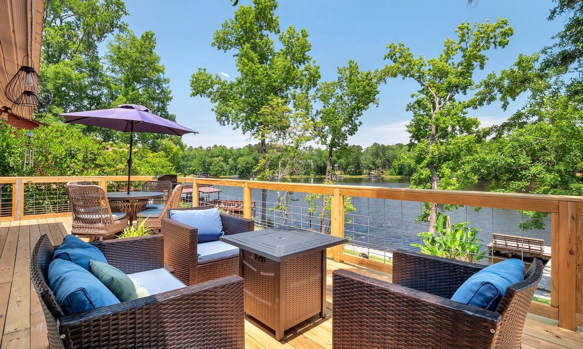 Telogia House | Waterfront on Lake Talquin - Free Kayaks - Near FSU - 2 Story Dock - Fire Pit