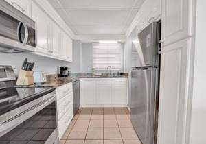 1 Bd/Ba Deluxe Gulf Front, Steps to Beach; Pool! Sleeps 4! First Floor Condo