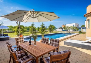 1 bedroom stunning apartment in Smrika