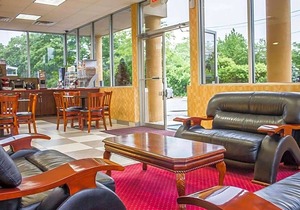 2-Star Hotel ∙ Rodeway Inn Macarthur Airport