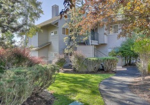 2 Suites, Amazing River Views, Seasonal Community Pool & jacuzzi