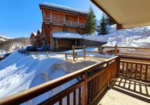 200m from shops, 4th floor, swimming pool, balcony, parking, tv, ski locker, 32m², Vars