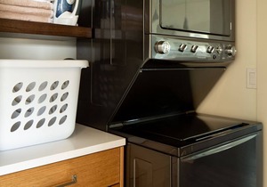 24-hr staff ~ resort pool ~ garage ~ wifi ~ W/D ~ fireplace ~ concert shuttle 🎵