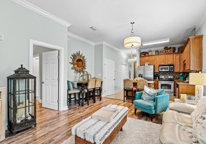 2nd-floor condo with balcony, outdoor pool, bikes, outdoor shower, grills & AC