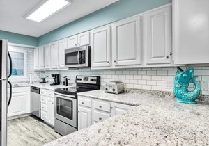 3 Bedroom Luxury Shoreline, Spacious Oceanfront Condo with Scenic View