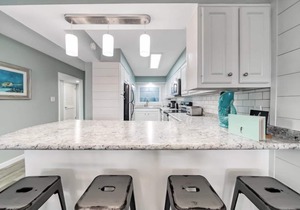 3 Bedroom Luxury Shoreline, Spacious Oceanfront Condo with Scenic View