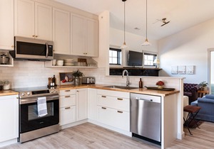 3-East: Luxe 3BR in Downtown Nashville, IN w/Rooftop Patio