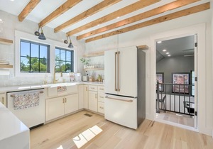 4 bedroom home downtown Nashville. Hot tub, large patio, fire pit, and game room