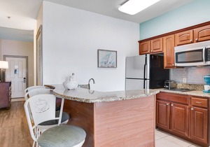 Adorable dog-friendly studio with pool, hot tub & beach access