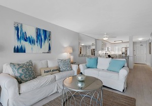 Amazing 5th Floor Condo Gulf Front, Pool, Beach Access, Near Shopping/Dining