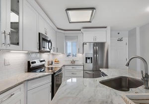 Amazing 5th Floor Condo Gulf Front, Pool, Beach Access, Near Shopping/Dining