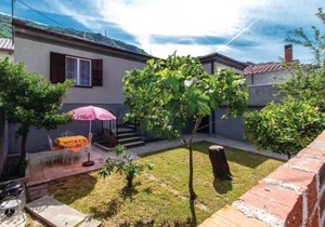 Amazing Home In Bakarac With Wifi