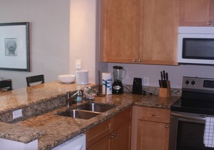 AQUA Resort, Scenic Views from Spacious Oeanfront Condo, Beach service included!