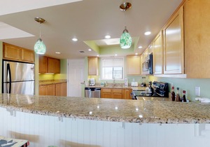 Beachfront condo with shared pool, hot tub, & fitness center + beach access