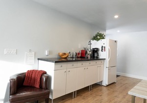 Beautiful and modern downtown condo with all the amenities