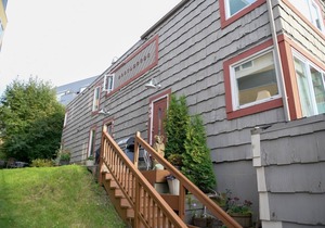 Beautiful and modern downtown condo with all the amenities