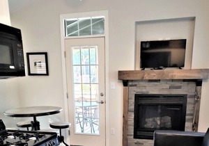 Beautiful Lake George Cottage