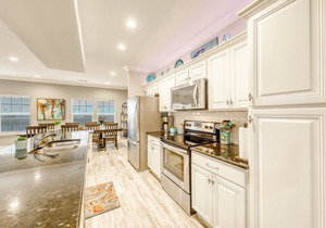 Bright Townhome Steps from the Sand W/Shared Pool, Ocean View & Private Balcony